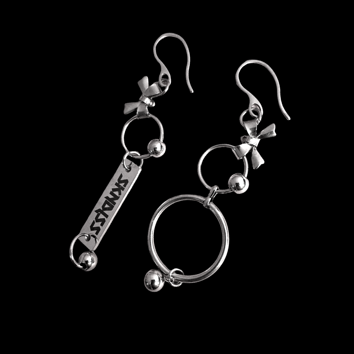 PiERCED BOW SIGNATURE EARRINGS