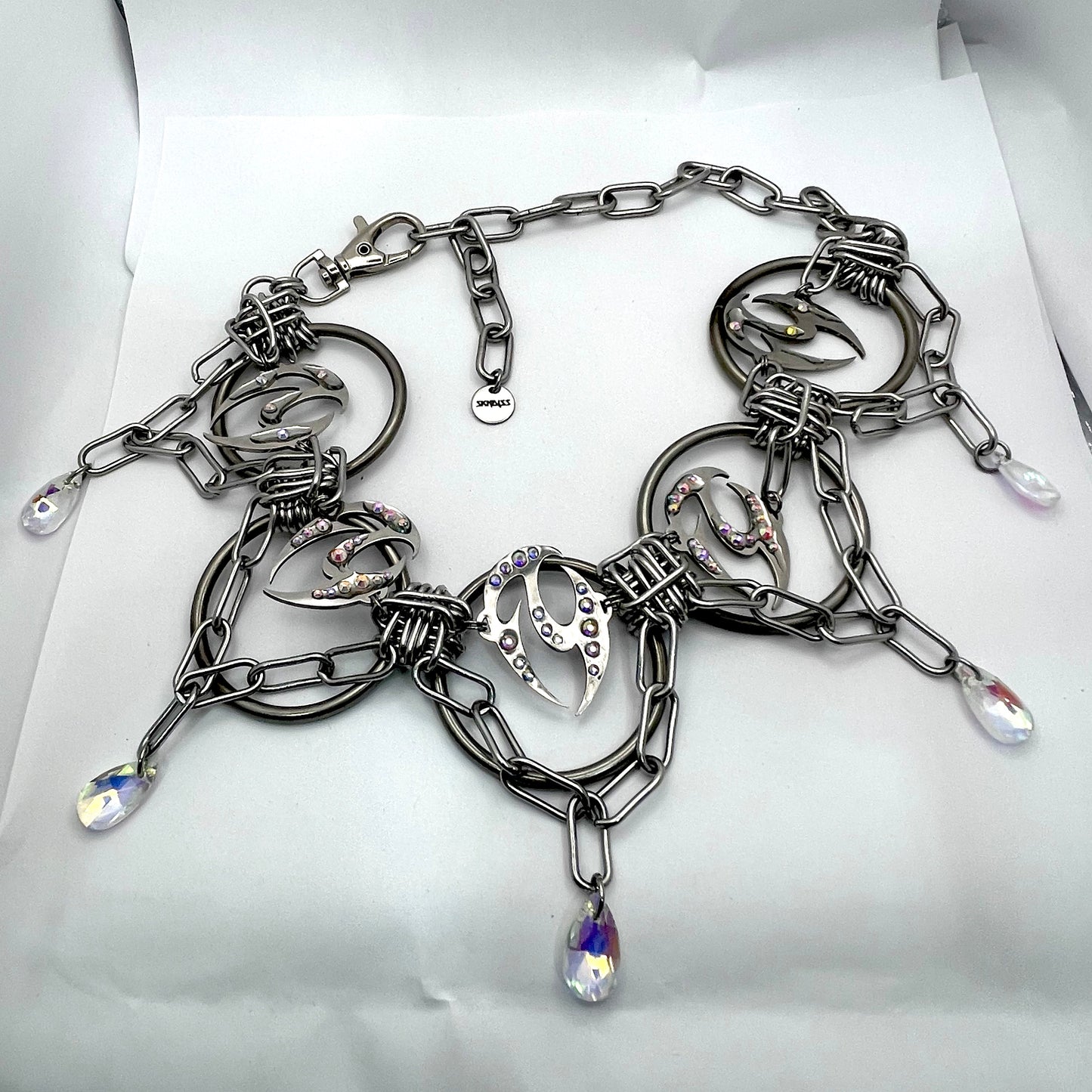 MOTH CHOKER