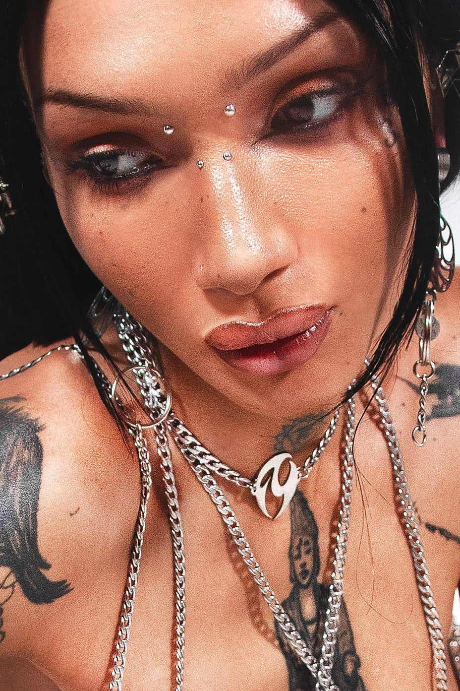 Skndlss stainless steel new york alien necklace