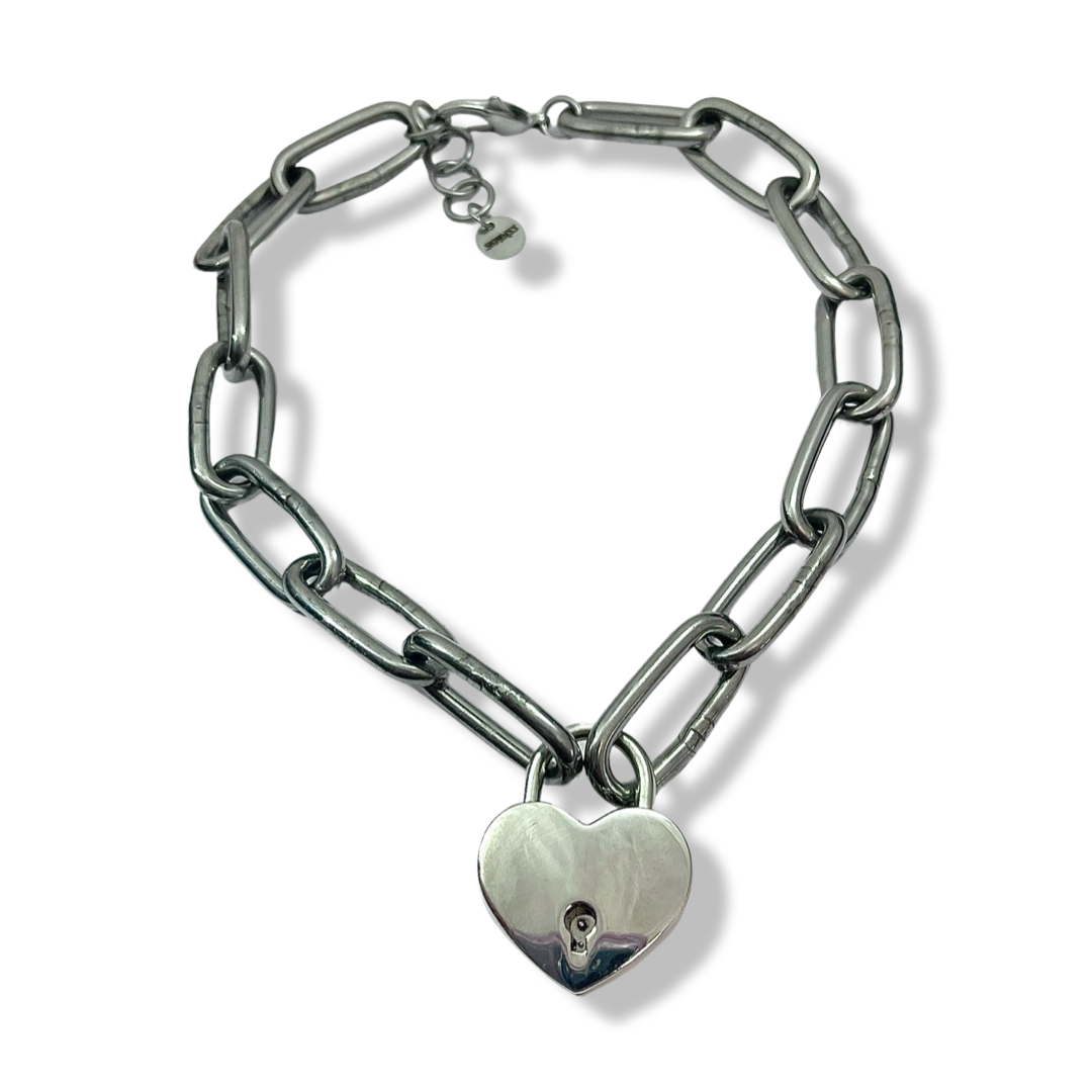 LOCKED HARDWARE CHOKER
