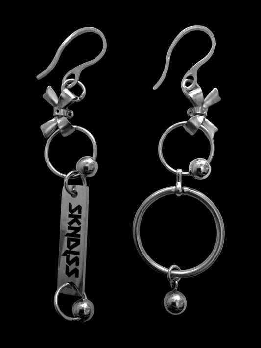 PiERCED BOW SIGNATURE EARRINGS