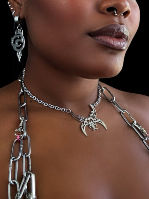 BLADE-FLY NECKLACE