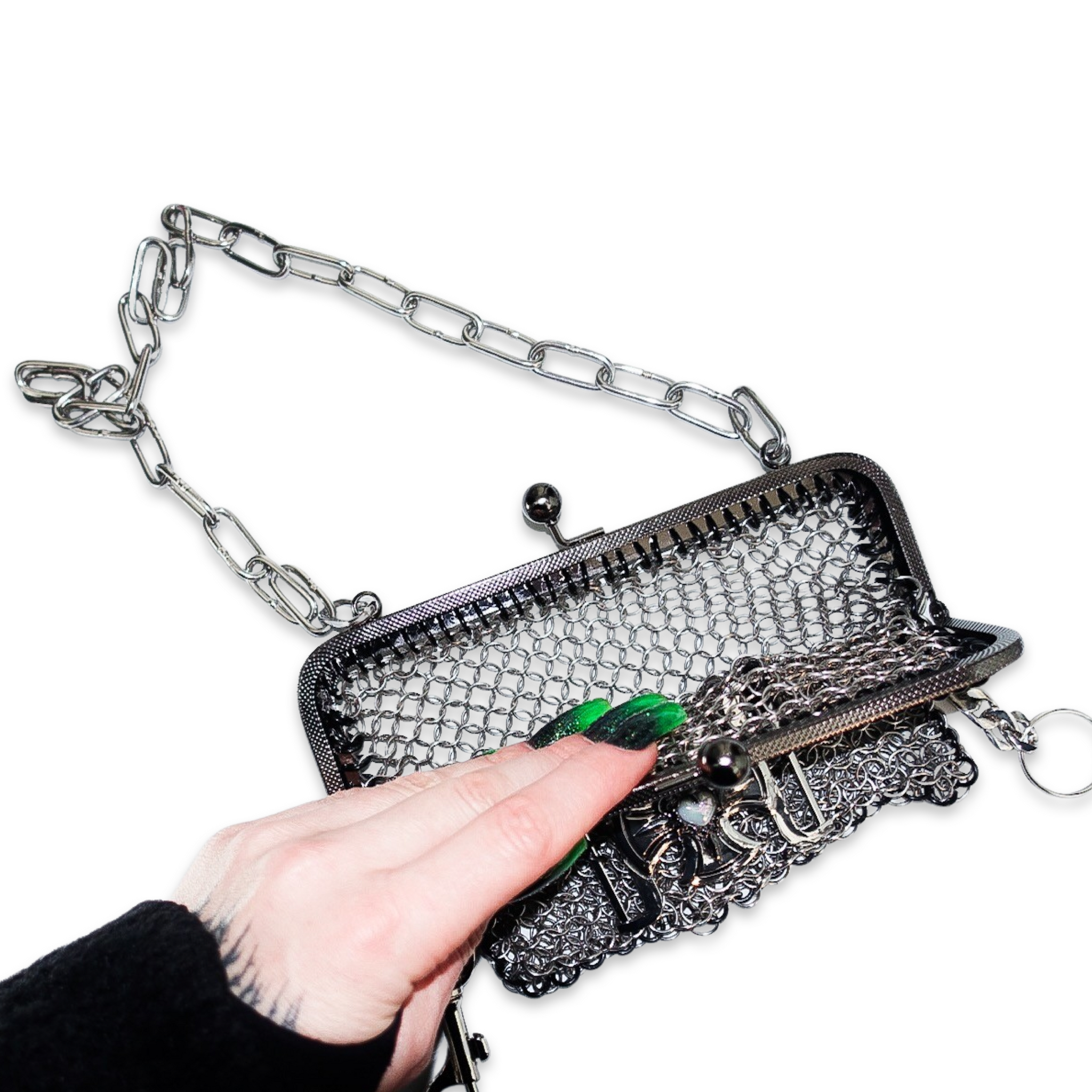 SKNDLSS chainmaille purse 