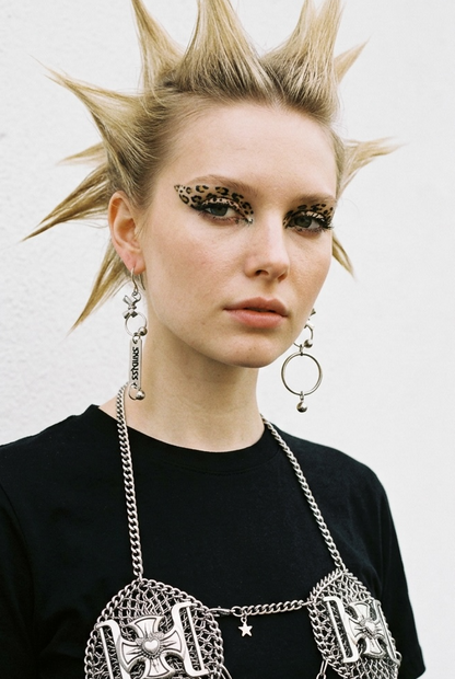 PiERCED BOW SIGNATURE EARRINGS