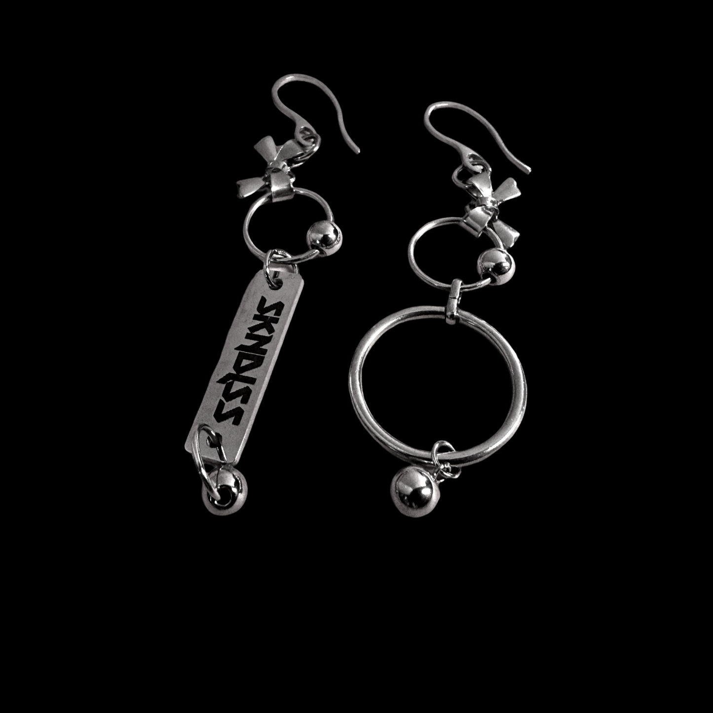 PiERCED BOW SIGNATURE EARRINGS
