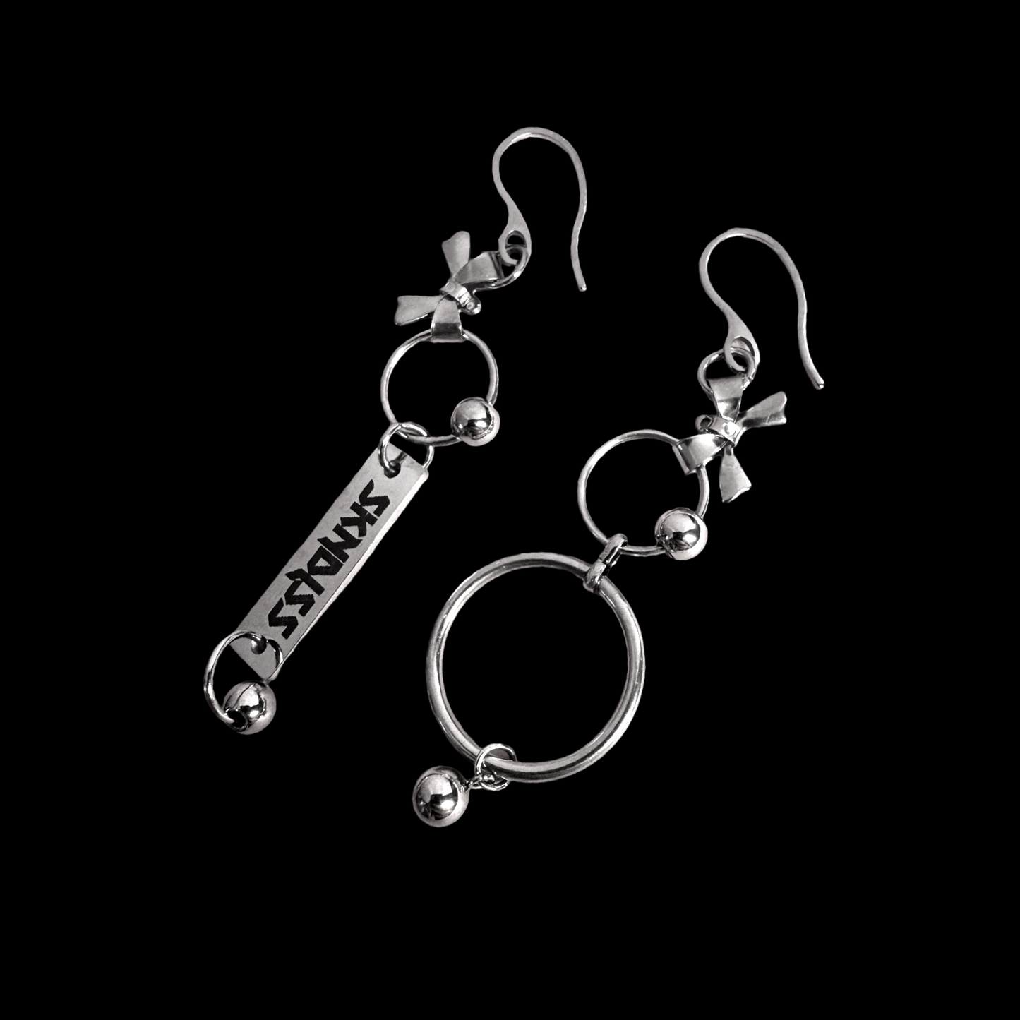 PiERCED BOW SIGNATURE EARRINGS