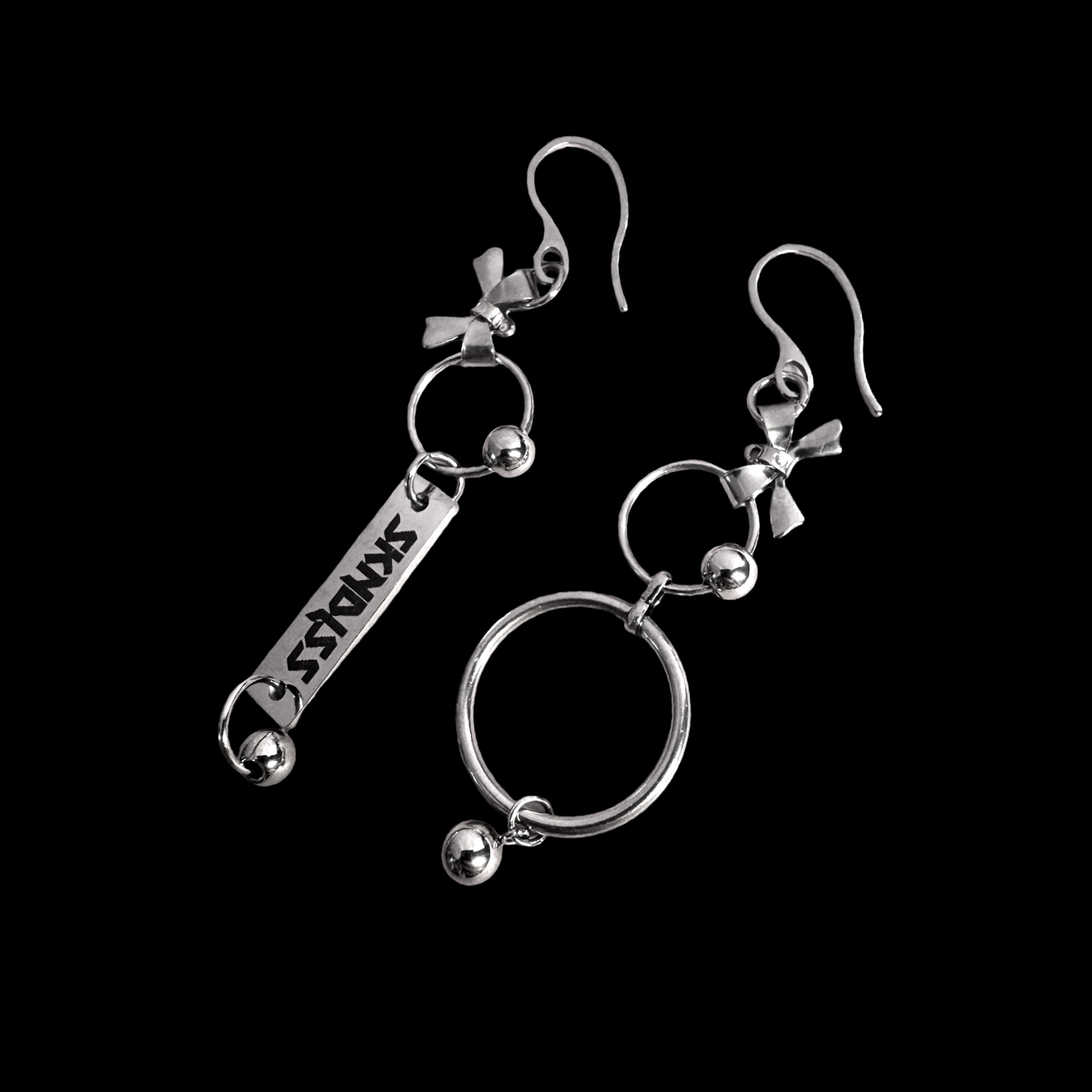 PiERCED BOW SIGNATURE EARRINGS