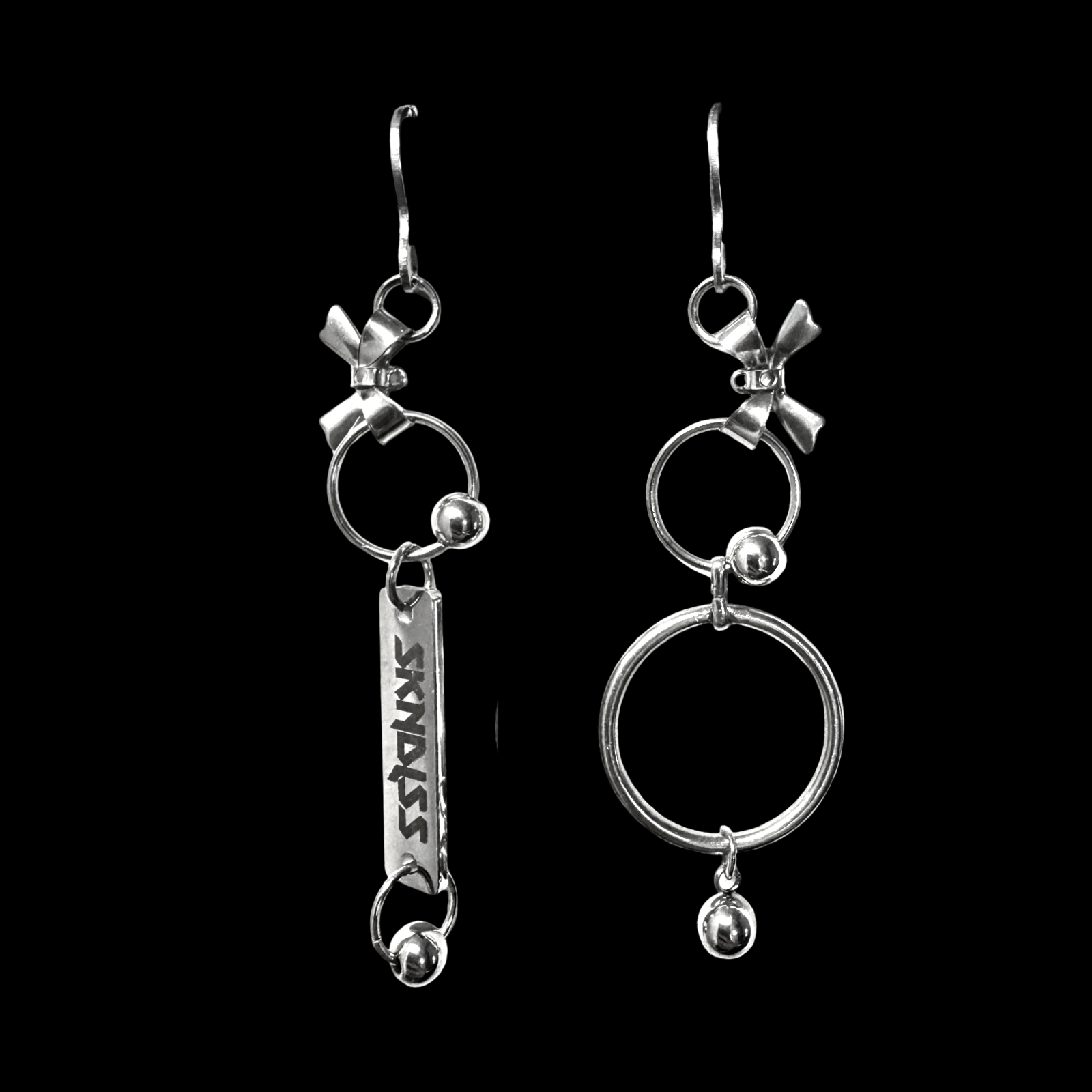 PiERCED BOW SIGNATURE EARRINGS