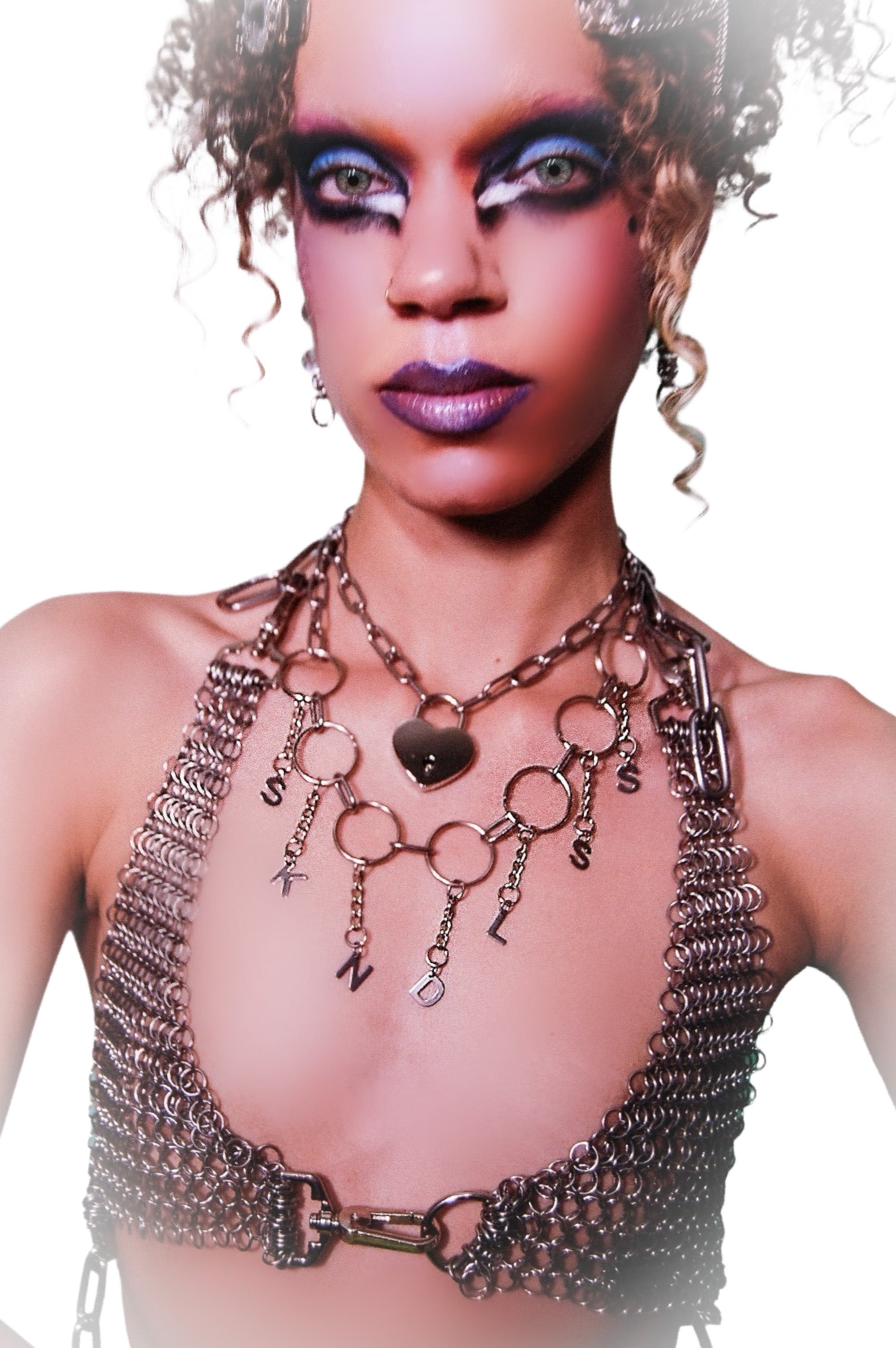 SKNDLSS CHARMED NECKLACE