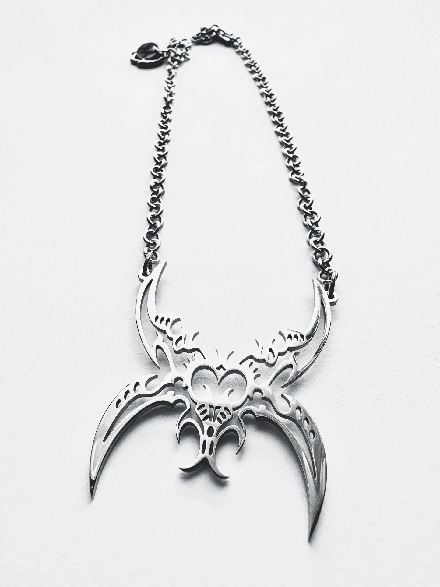 BLADE-FLY NECKLACE