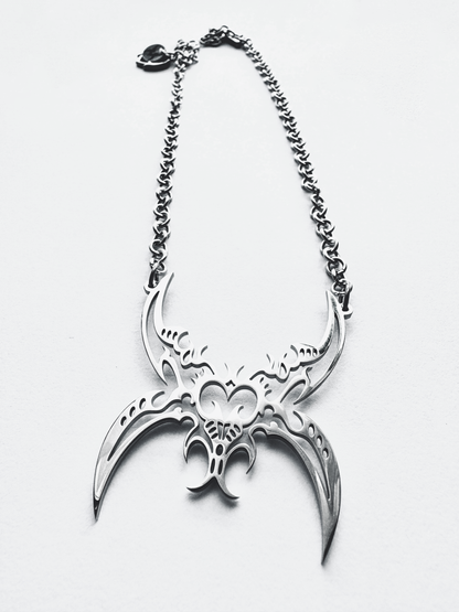 BLADE-FLY NECKLACE
