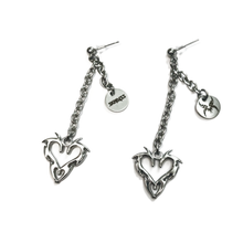 Load image into Gallery viewer, THORNED HEART EARRiNGS
