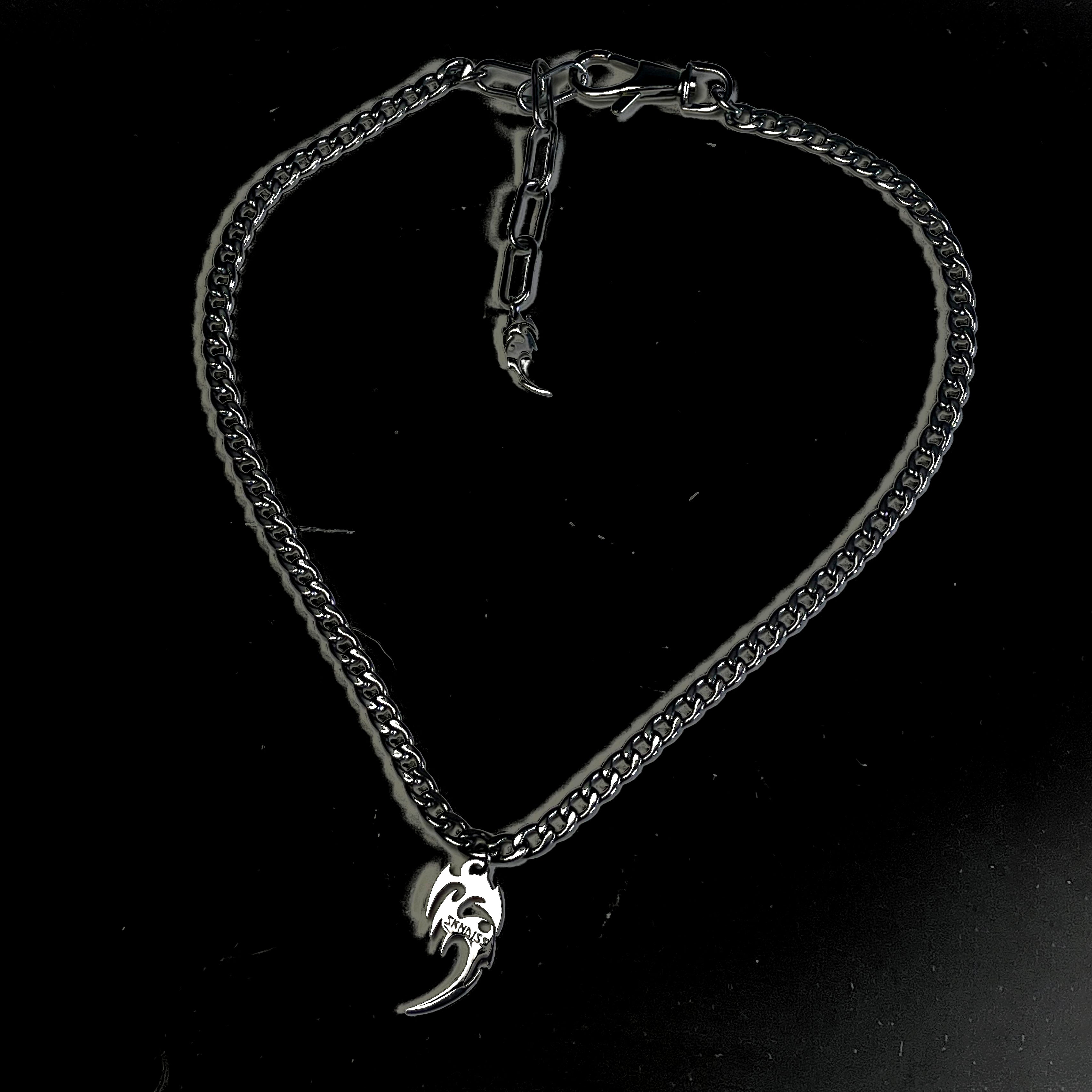 RESISTANCE NECKLACE 1001